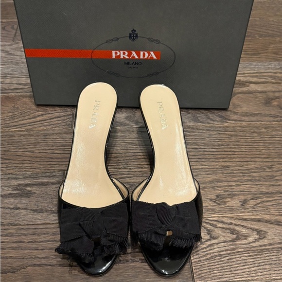 PRADA Patent Leather Bow Kitten Heel Mule Pumps in excellent condition! - Picture 1 of 6